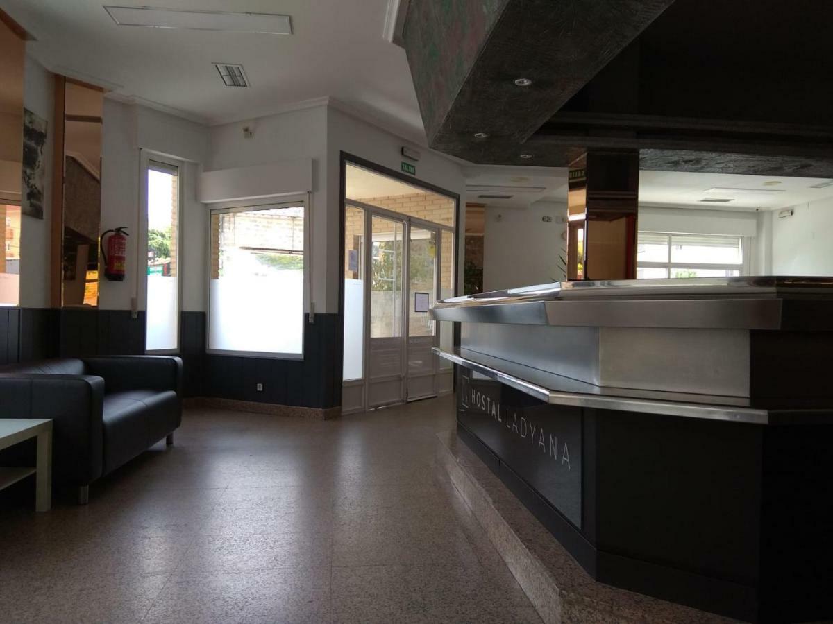 קויאדו-ויאלבה Hostal Lady Ana Maria מראה חיצוני תמונה